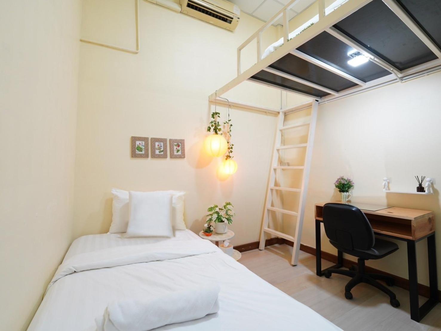 Ez Sleep @ Ratchada 19 Vandrarhem Bangkok Exteriör bild