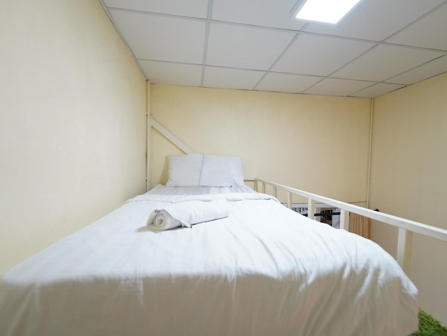 Ez Sleep @ Ratchada 19 Vandrarhem Bangkok Exteriör bild