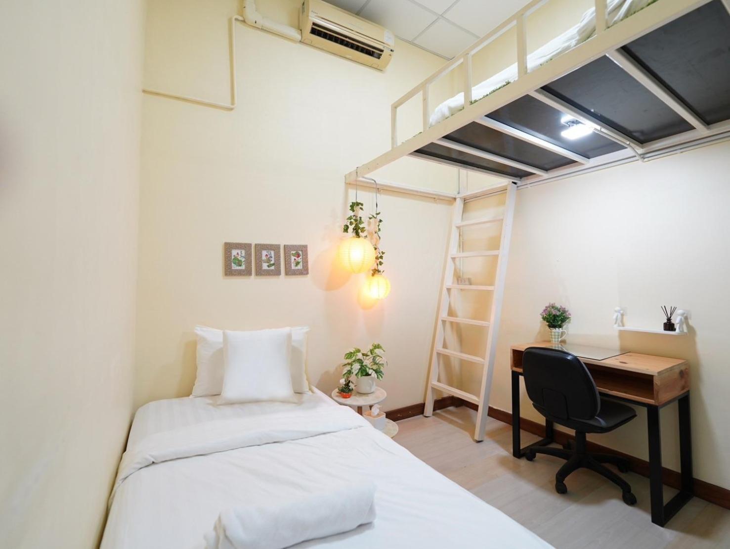 Ez Sleep @ Ratchada 19 Vandrarhem Bangkok Exteriör bild