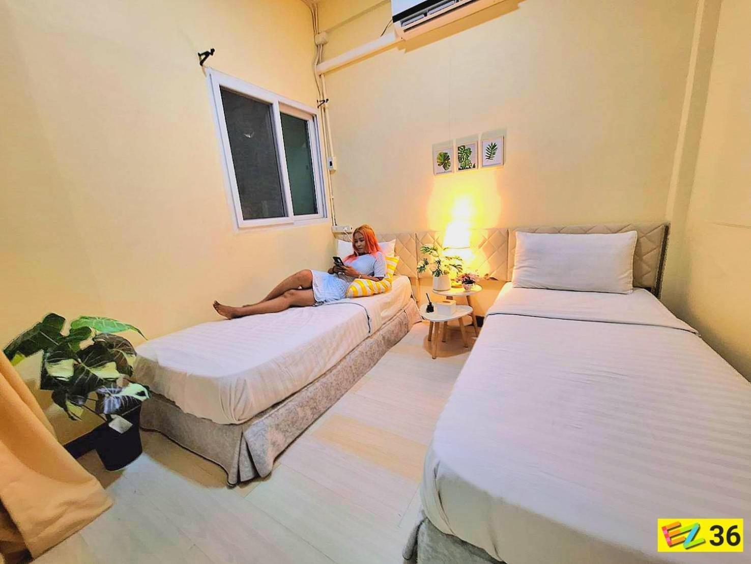 Ez Sleep @ Ratchada 19 Vandrarhem Bangkok Exteriör bild