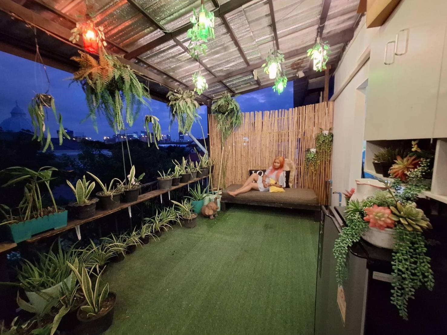Ez Sleep @ Ratchada 19 Vandrarhem Bangkok Exteriör bild