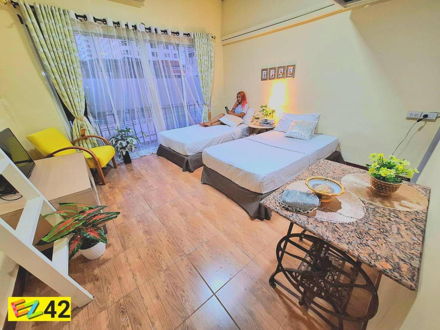 Ez Sleep @ Ratchada 19 Vandrarhem Bangkok Exteriör bild